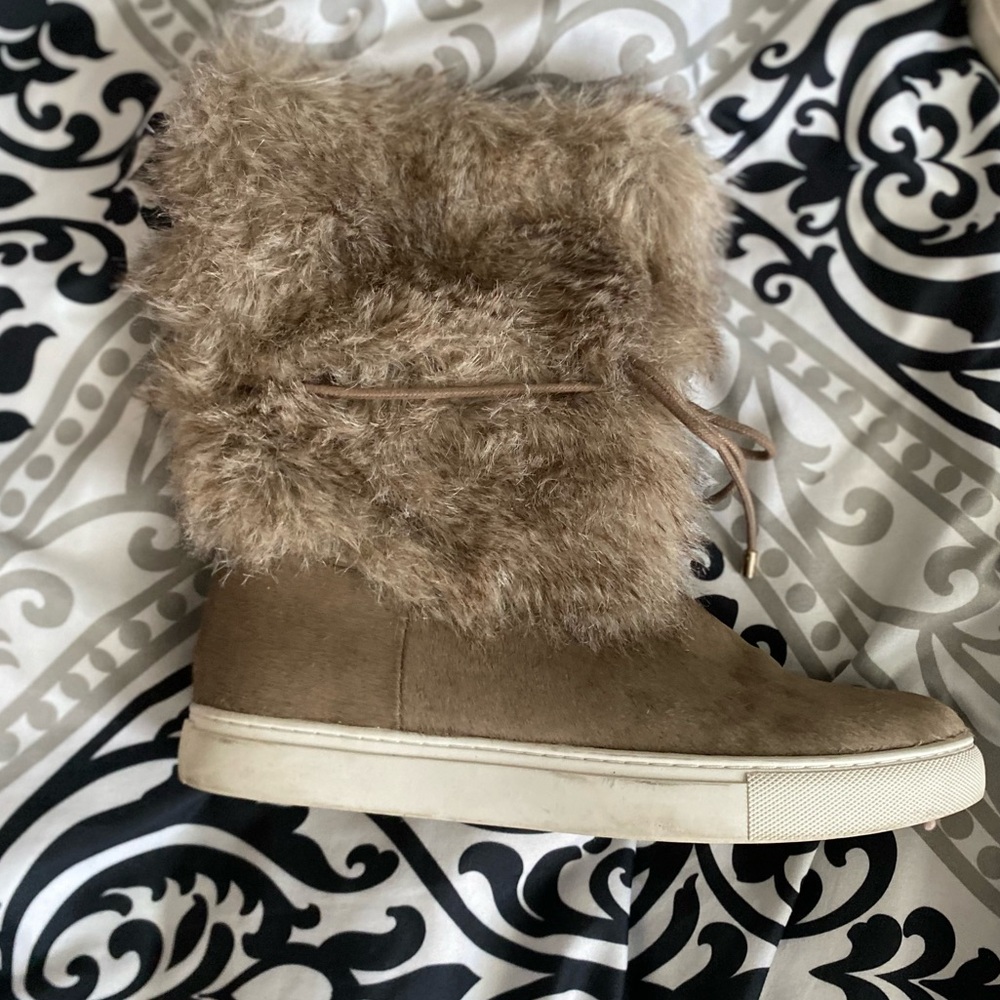 Kenneth Cole Beige Fur-Trimmed Winter Boots